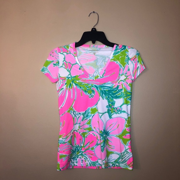 Lilly Pulitzer Tops - Lilly Pulitzer T shirt Extra Small